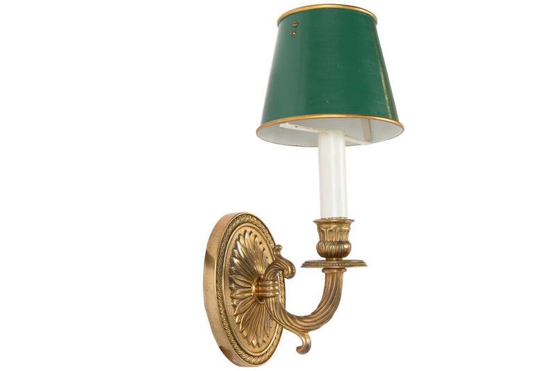 Gilt Bronze Oval Shaped Back One Light Sconce With Painted Tole